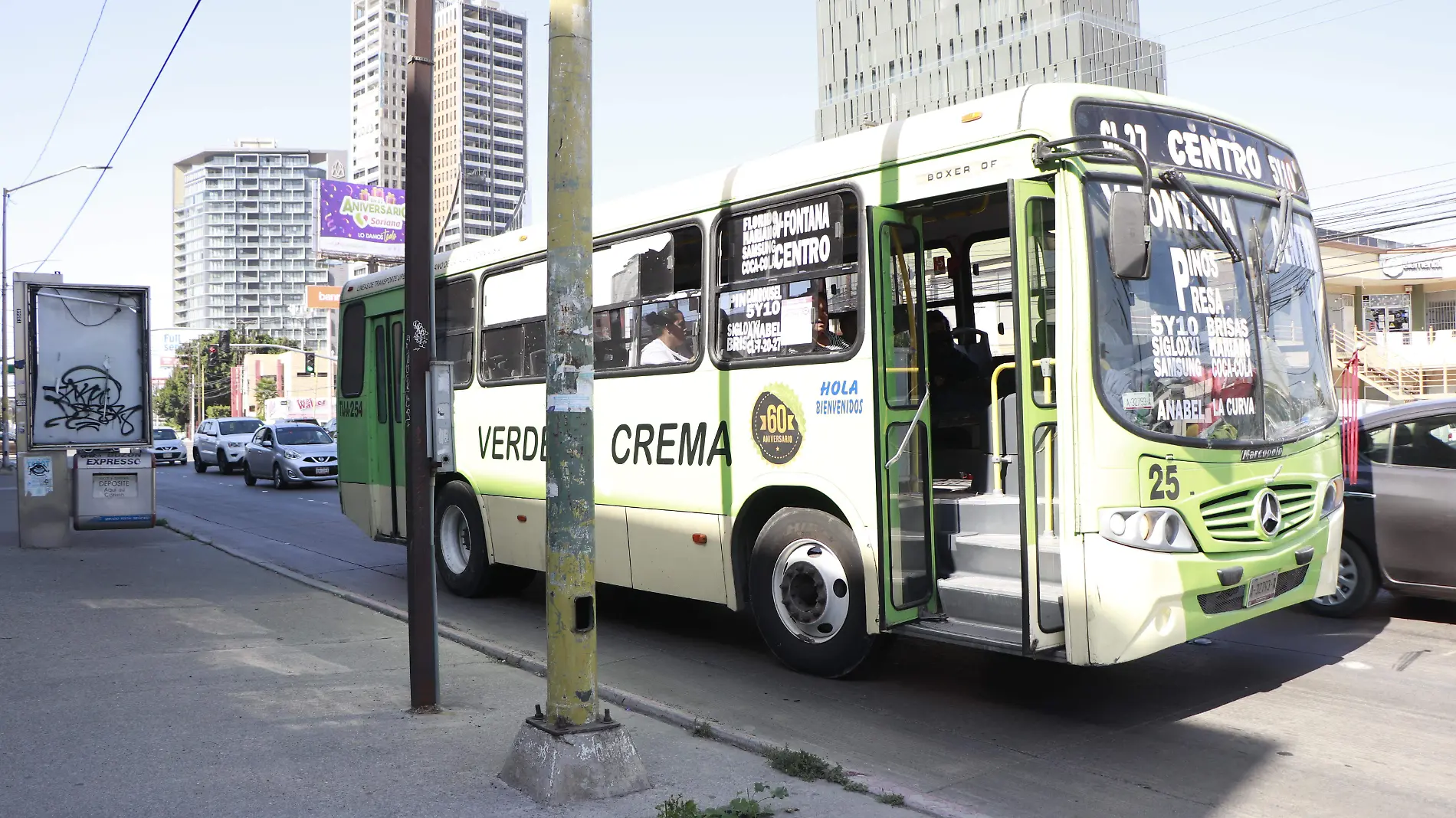 transporte publico verde y crema- (1)